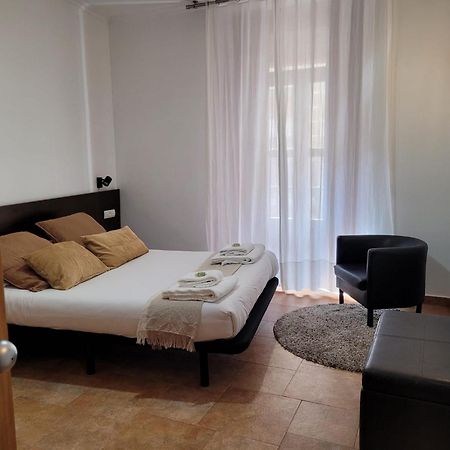 Living Valencia Apartments - Merced Екстер'єр фото