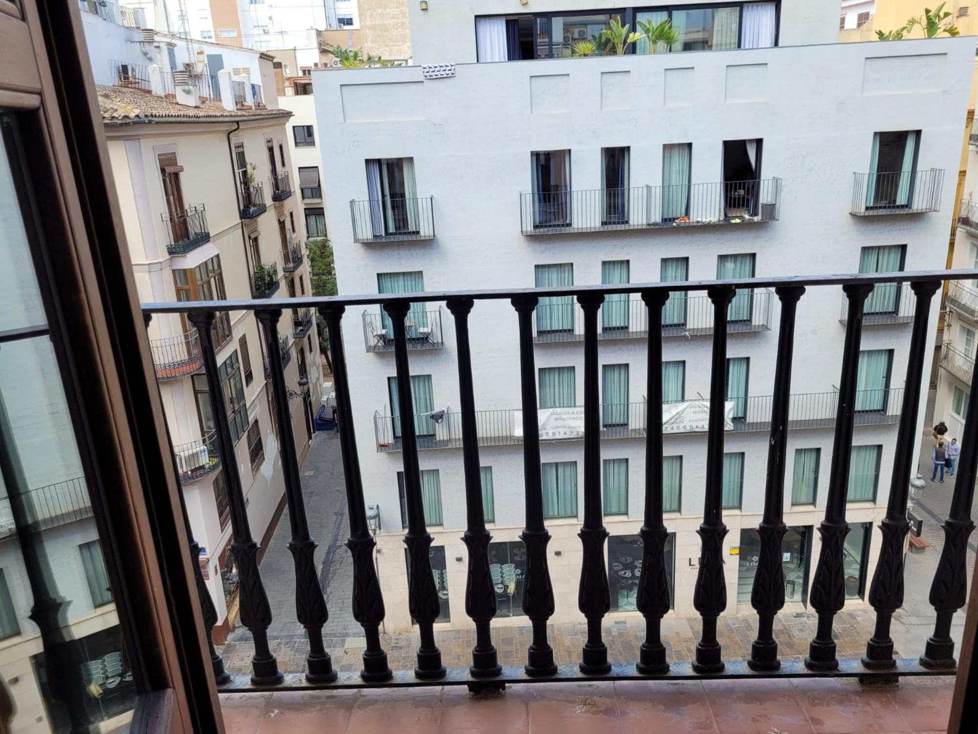 Living Valencia Apartments - Merced Екстер'єр фото