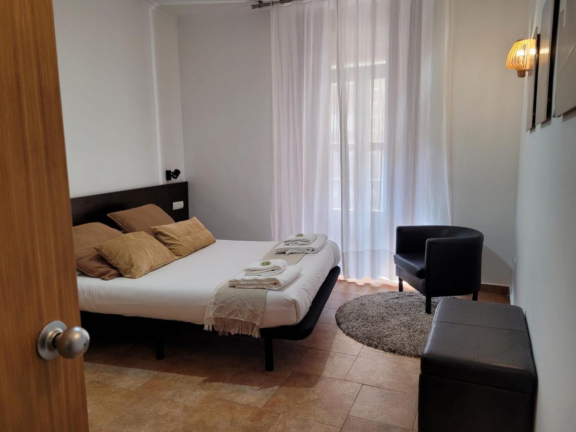 Living Valencia Apartments - Merced Екстер'єр фото