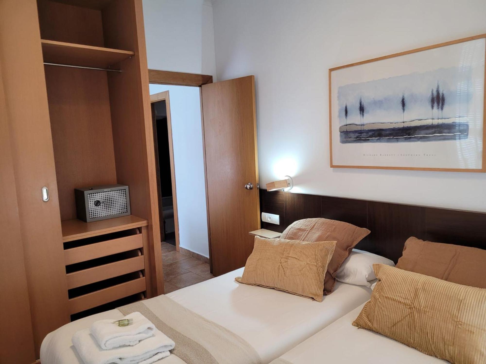 Living Valencia Apartments - Merced Екстер'єр фото