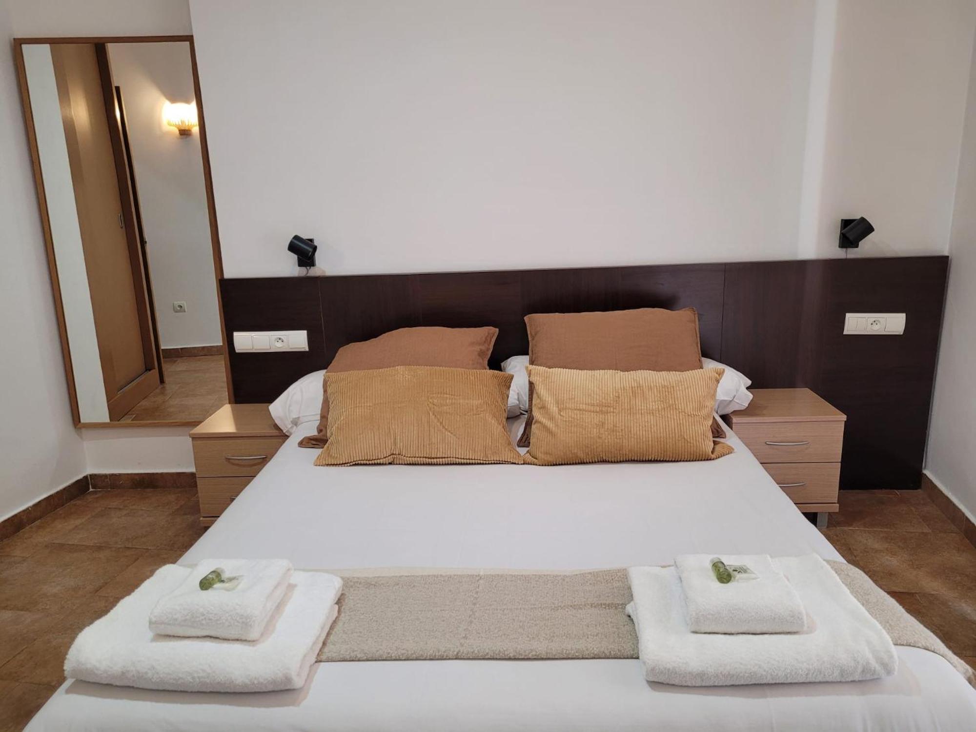 Living Valencia Apartments - Merced Екстер'єр фото
