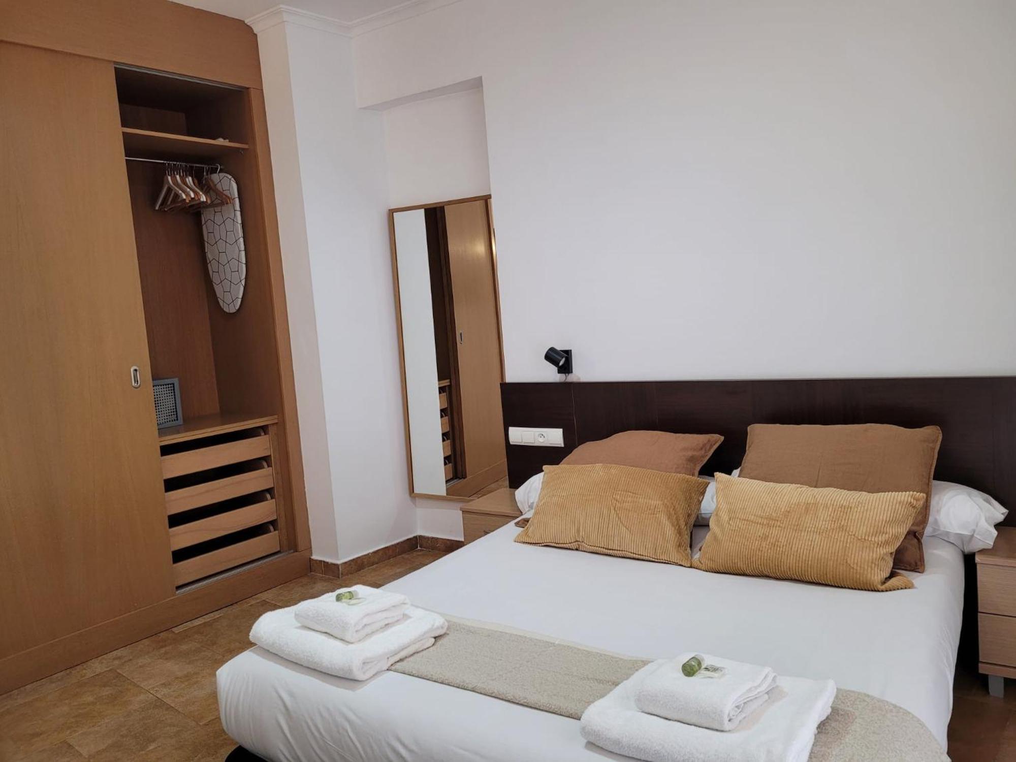 Living Valencia Apartments - Merced Екстер'єр фото