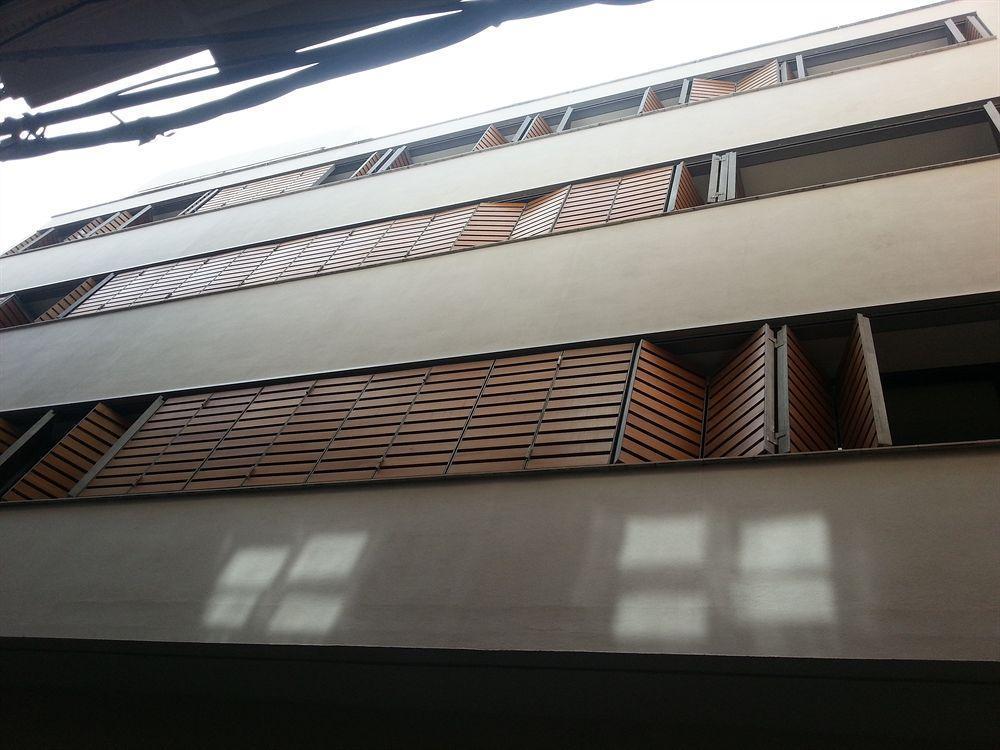 Living Valencia Apartments - Merced Екстер'єр фото