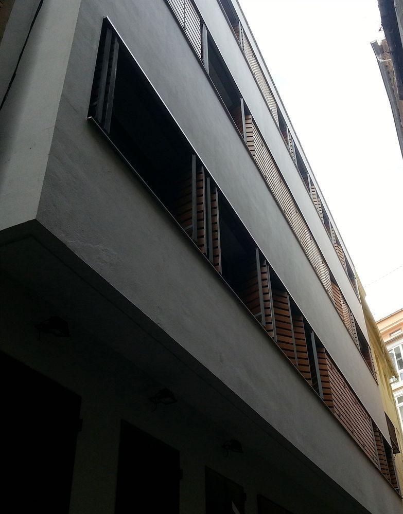 Living Valencia Apartments - Merced Екстер'єр фото