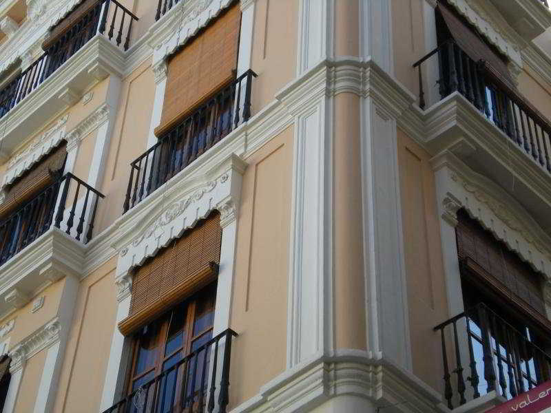 Living Valencia Apartments - Merced Екстер'єр фото