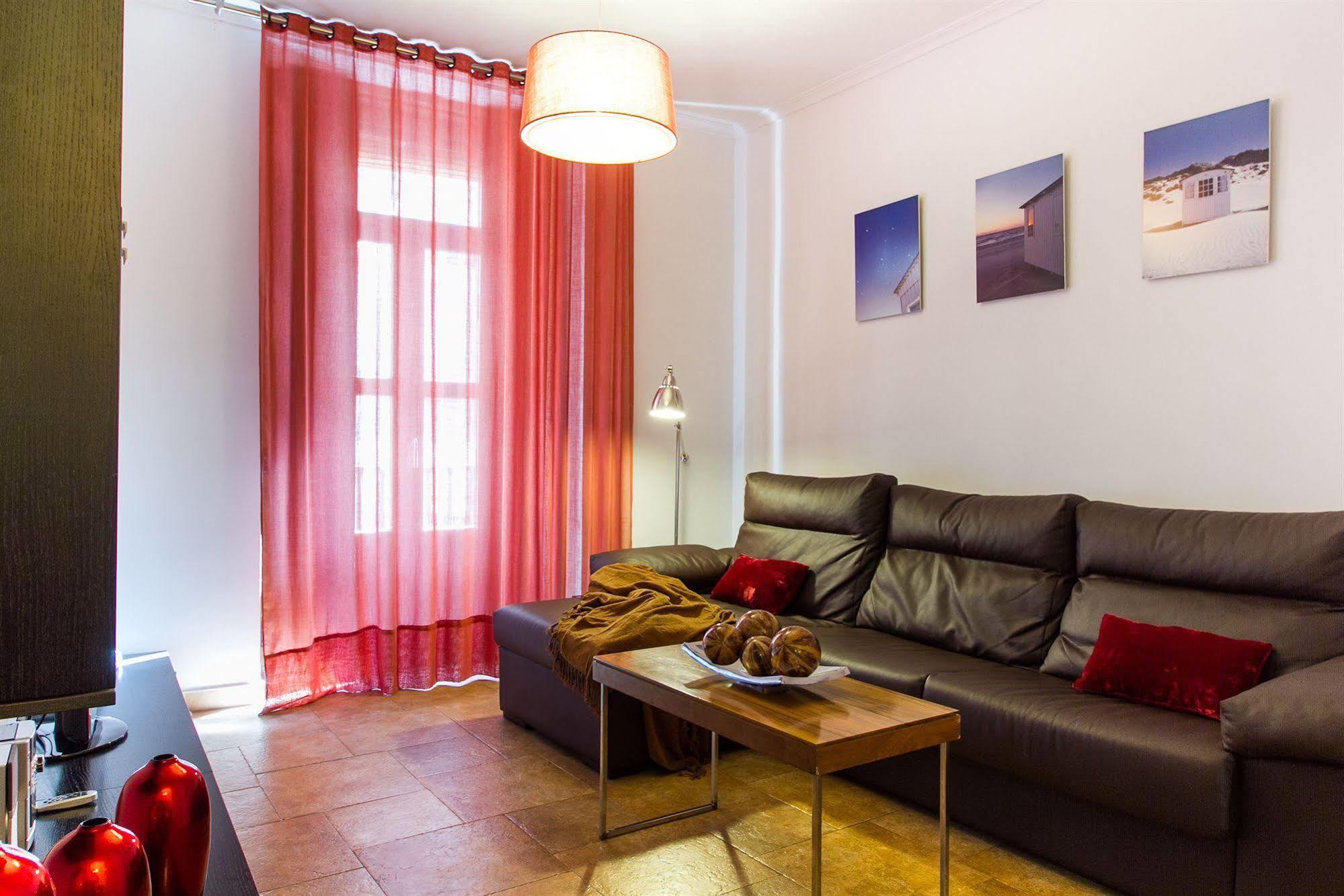 Living Valencia Apartments - Merced Екстер'єр фото