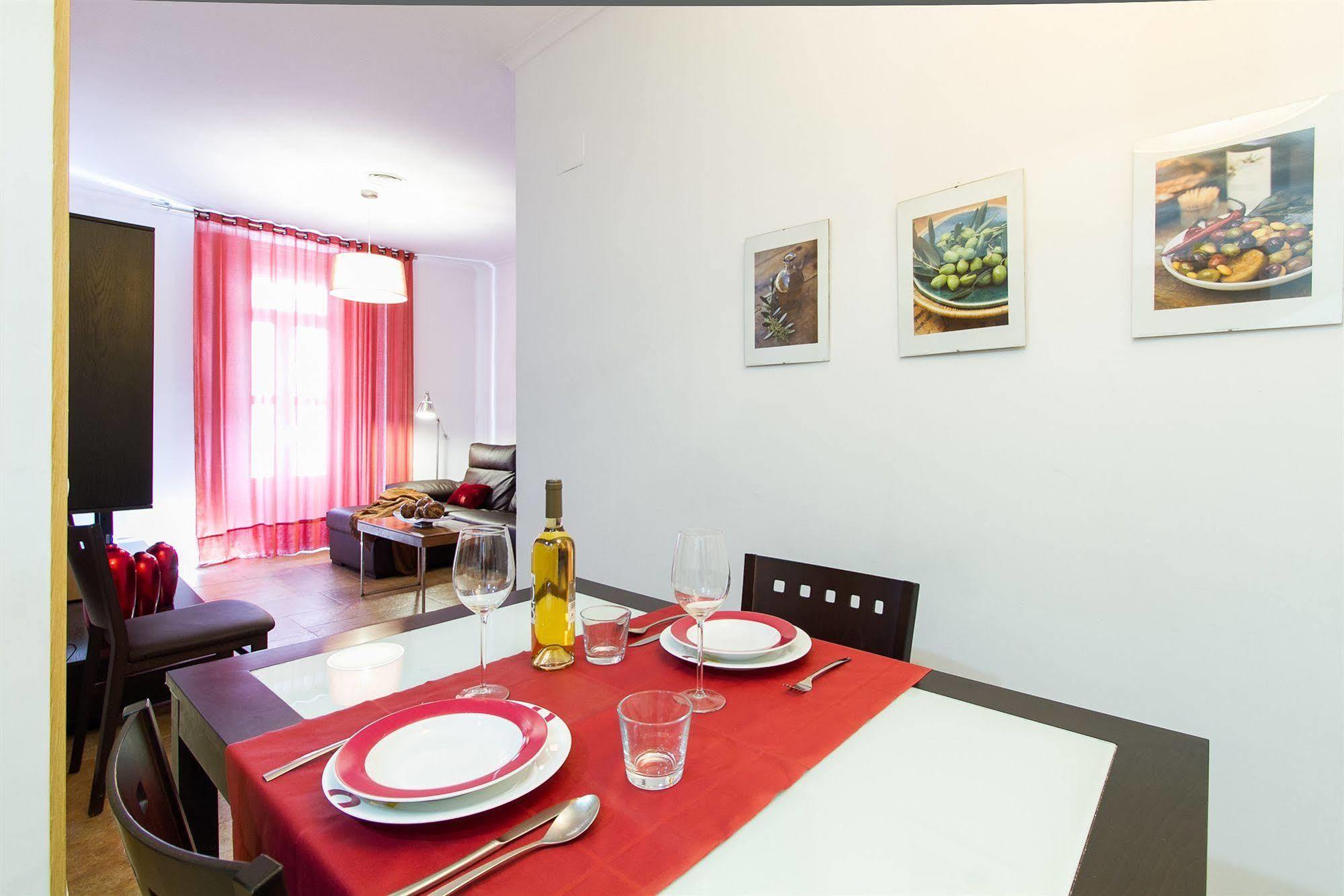 Living Valencia Apartments - Merced Екстер'єр фото