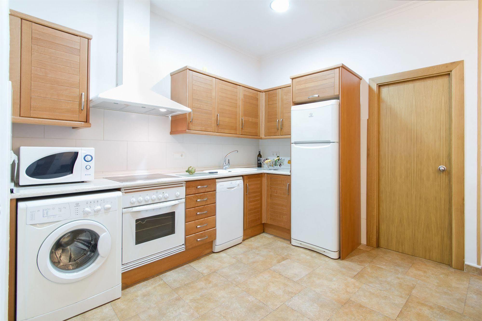 Living Valencia Apartments - Merced Екстер'єр фото