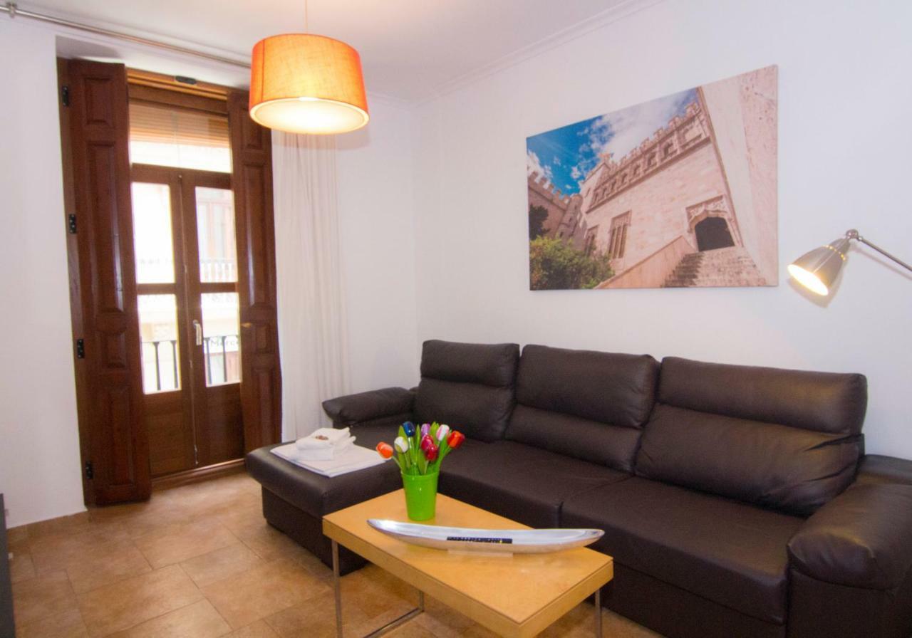 Living Valencia Apartments - Merced Екстер'єр фото