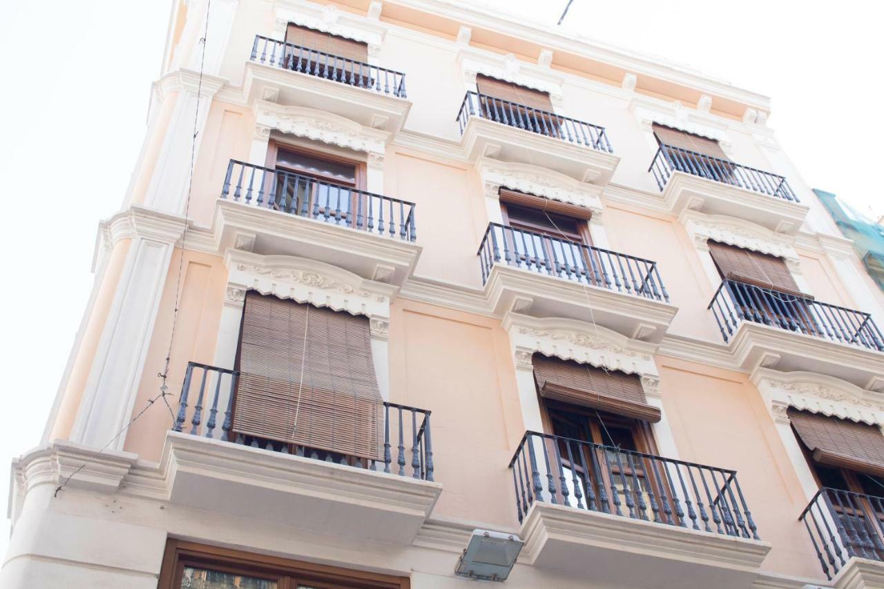 Living Valencia Apartments - Merced Екстер'єр фото