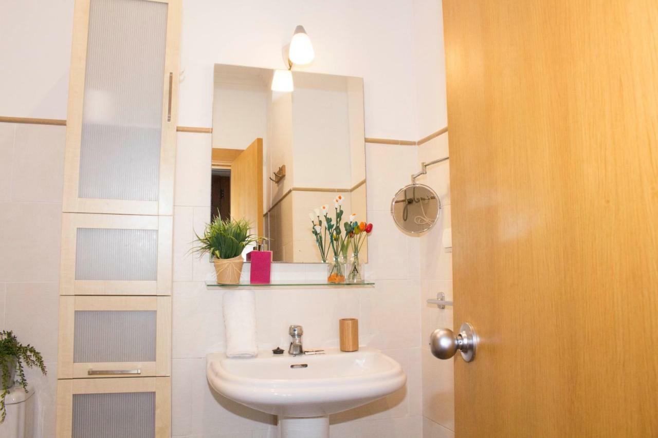 Living Valencia Apartments - Merced Екстер'єр фото
